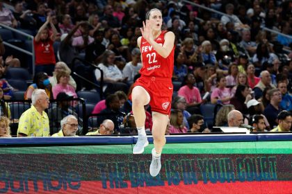 Caitlin Clark scored 31 points against the Chicago Sky.