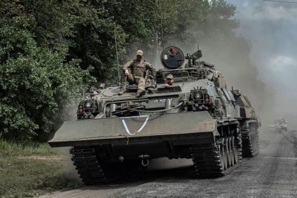 FILE PHOTO: Ukrainian servicemen ride a military vehicle, amid Russia's attack on Ukraine, near the Russian border in Sumy region, Ukraine August 10, 2024. REUTERS/Viacheslav Ratynskyi/File Photo