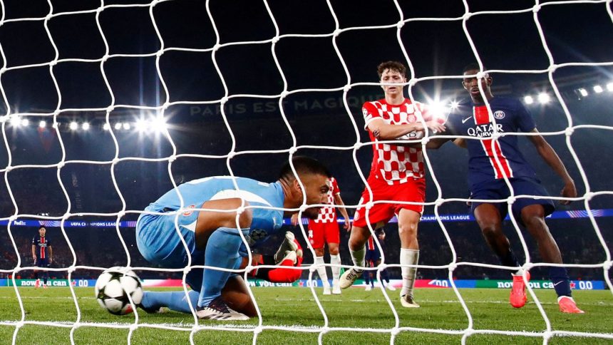 Paulo Gazzaniga lets a shot through his legs against PSG.