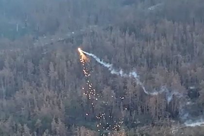 A Ukrainian incendiary drone drops on Russian positions in the Kharkiv area.