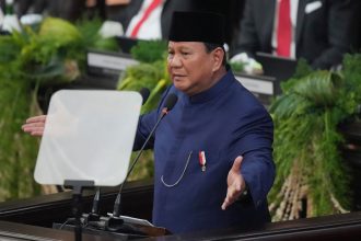 Indonesia's newly-inaugurated Indonesian President Prabowo Subianto delivers a speech at the Parliament building in Jakarta on Sunday, Oct. 20, 2024.