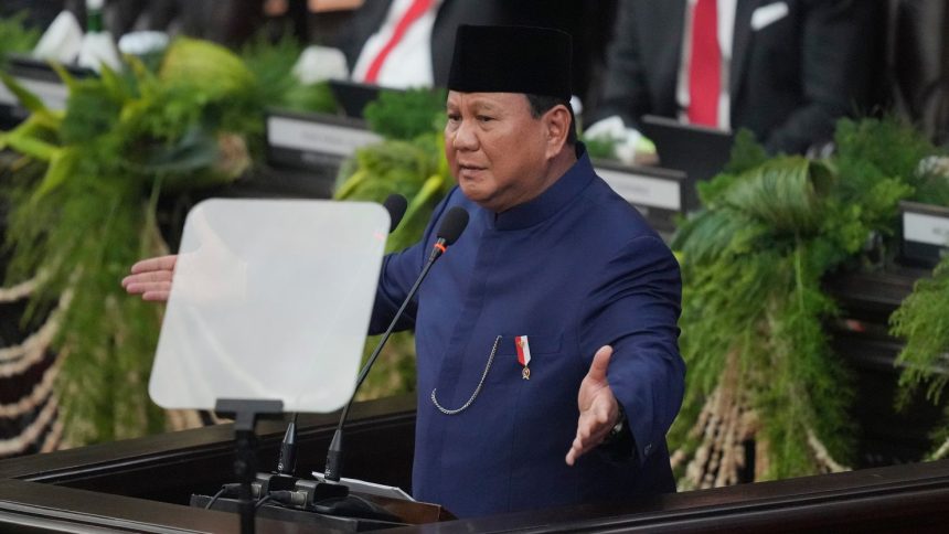 Indonesia's newly-inaugurated Indonesian President Prabowo Subianto delivers a speech at the Parliament building in Jakarta on Sunday, Oct. 20, 2024.