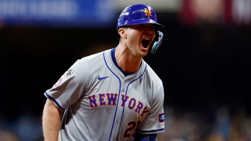 Pete Alonso celebrates his home run against the Milwaukee Brewers.