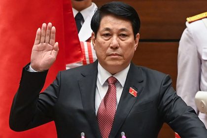 Vietnam's Luong Cuong takes his oath as Vietnam's president during the autumn opening session at the National Assembly in Hanoi on October 21, 2024.