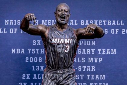 Dwyane Wade's statue went viral after its unveiling on Sunday.