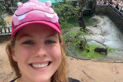 New Yorker Molly Swindall decided to fly from New York to Thailand to see baby hippo Moo Deng in person.