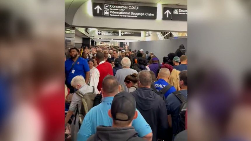 An issue with the Plane Train at Atlanta's Hartsfield-Jackson International Airport caused passenger gridlock on Monday morning.