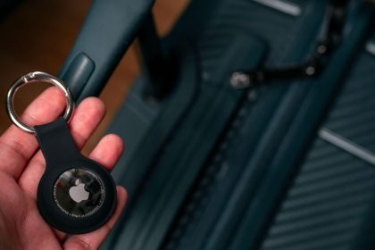 A new update will allow Apple users to share their device locations with third parties -- meaning tracking your lost luggage should get easier.