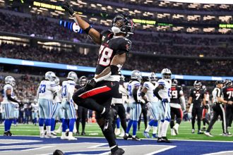 Houston Texans running back Joe Mixon reacts after scoring a touchdown against the Dallas Cowboys on November 18, 2024, in Arlington, Texas.