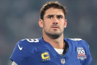 EAST RUTHERFORD, NEW JERSEY - OCTOBER 13: Daniel Jones #8 of the New York Giants in action against the Cincinnati Bengals at MetLife Stadium on October 13, 2024 in East Rutherford, New Jersey. (Photo by Luke Hales/Getty Images)