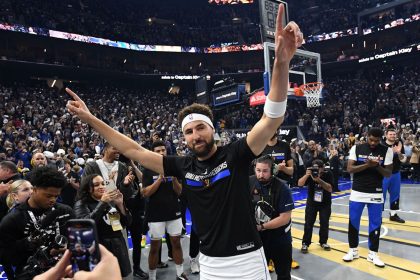 Klay Thompson returned to the Golden State Warriors for the first time since leaving to join the Dallas Mavericks on Tuesday.