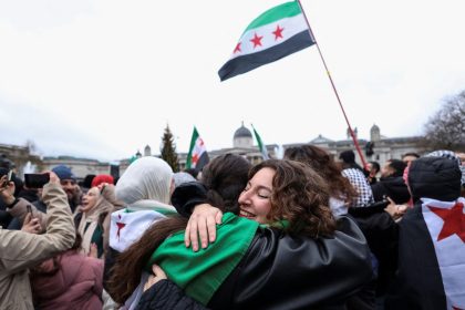 People embrace as they gather in Trafalgar Square, after Syrian rebels announced that they have ousted Syria's Bashar al-Assad, in London, Britain December 8, 2024. REUTERS/Mina Kim TPX IMAGES OF THE DAY