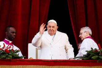 Pope Francis waves on the day he delivers his traditional Christmas Day Urbi et Orbi speech to the city and the world from the main balcony of St. Peter's Basilica at the Vatican, December 25, 2024. REUTERS/Yara Nardi