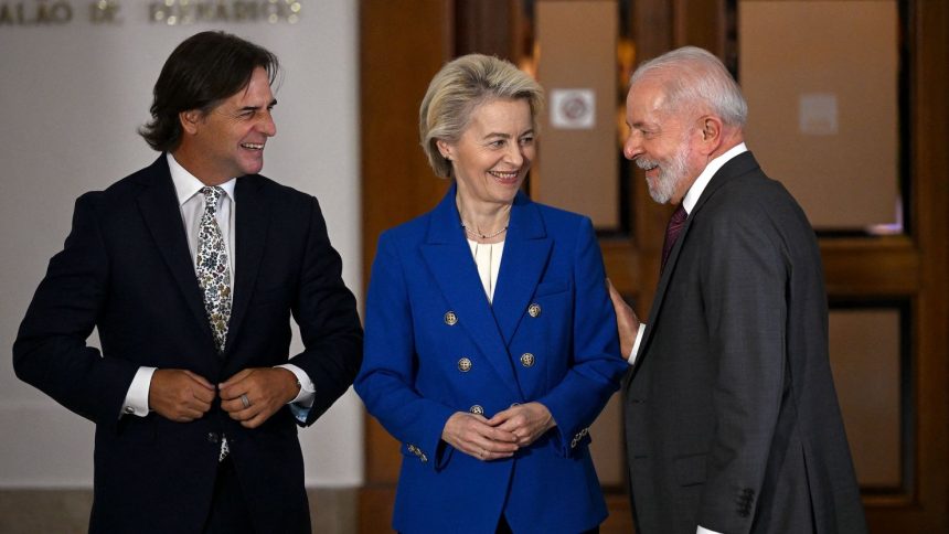 (L/R) Uruguay's President Luis Lacalle Pou, European Commission President Ursula von der Leyen and Brazil's President Luiz Inacio Lula da Silva chat on December 6, 2024.