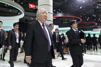 Suzuki Chairman Osamu Suzuki, center, at the Tokyo Motor Show on October 25, 2017. Suzuki died on December 25 at age 94.