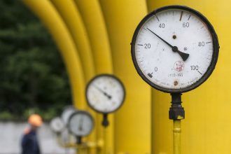 Ukraine says it has halted the transport of Russian gas to Europe.