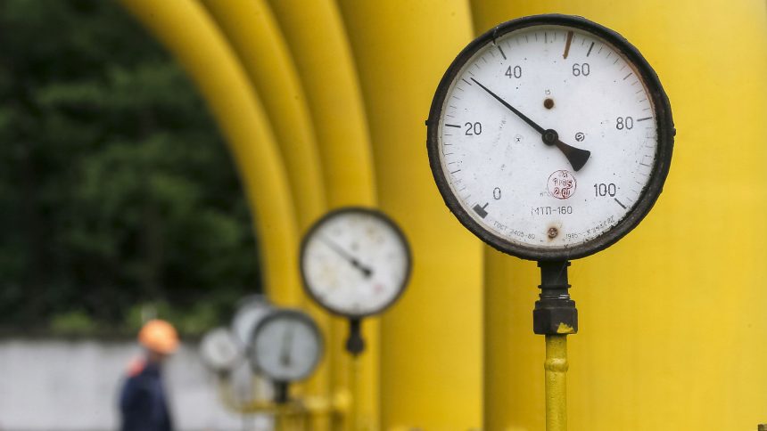 Ukraine says it has halted the transport of Russian gas to Europe.