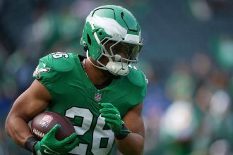 Saquon Barkley will not break Eric Dickerson's record as he will "probably" not play in the final game of the season, according to Eagles head coach Nick Sirianni.