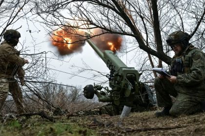 Servicemen fire a howitzer toward Russian troops in Ukraine's Zaporizhzhia region on January 11.