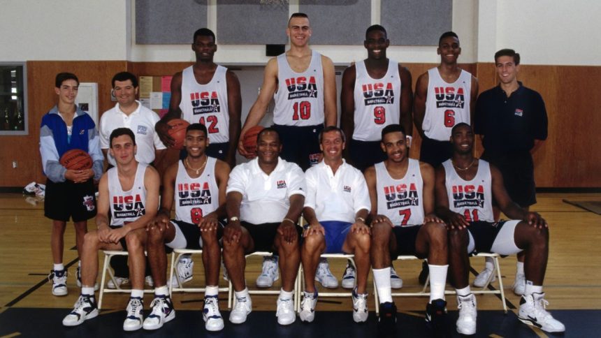 LA JOLLA, CA - JUNE 25: Anfernee Hardaway,Grant Hill,Allan Houston, Bobby Hurley, Jamal Mashburn,Eric Montross,Rodney Rogers, Chris Webber, George Raveling,Roy Williams pose for a team portrait in June 1992 in La Jolla, California. NOTE TO USER: User expressly acknowledges and agrees that, by downloading and or using this photograph, User is consenting to the terms and conditions of the Getty Images License Agreement. Mandatory Copyright Notice: Copyright 1992 NBAE (Photo by Andrew D. Bernstein/NBAE via Getty Images)