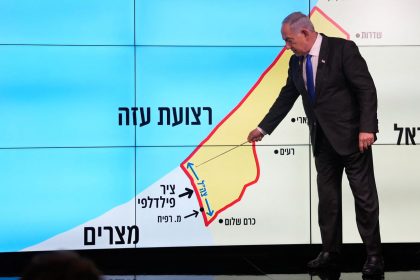 Israeli Prime Minister Benjamin Netanyahu indicated the Gaza-Egypt border during a news conference in Jerusalem on September 2.