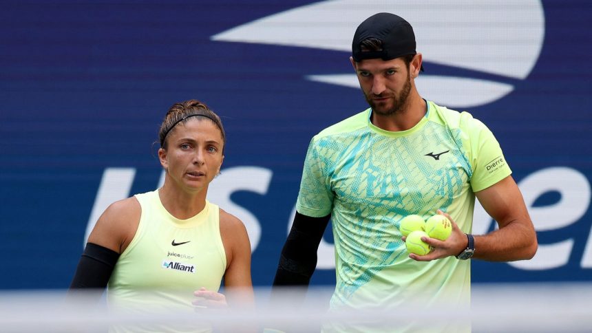 Sara Errani, left, and Andrea Vavassori won last year's mixed doubles at the US Open.