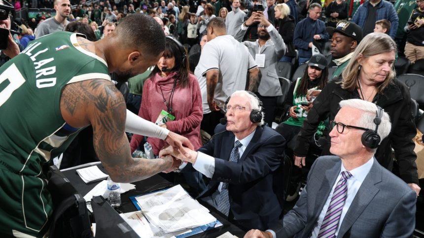 Hubie Brown heralded the performance of Damian Lillard as the two shook hands after the game.