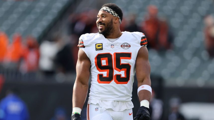 Cleveland Browns defensive end Myles Garrett warms up before a game against the Cincinnati Bengals.