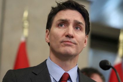 FILE PHOTO: Canada's Prime Minister Justin Trudeau looks on during a press conference while responding to U.S. President Donald Trump's orders to impose 25% tariffs on Canadian imports, in Ottawa, Ontario, Canada February 1, 2025. REUTERS/Patrick Doyle/File Photo