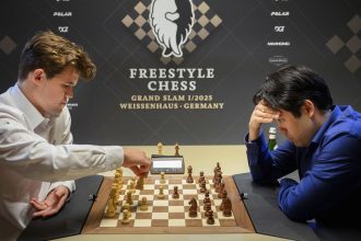 Magnus Carlsen playing Hikaru Nakamura at the Freestyle Chess Grand Slam.