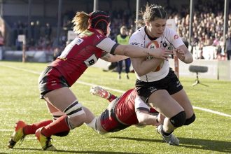 Ilona Maher scores against Gloucester-Hartpury.