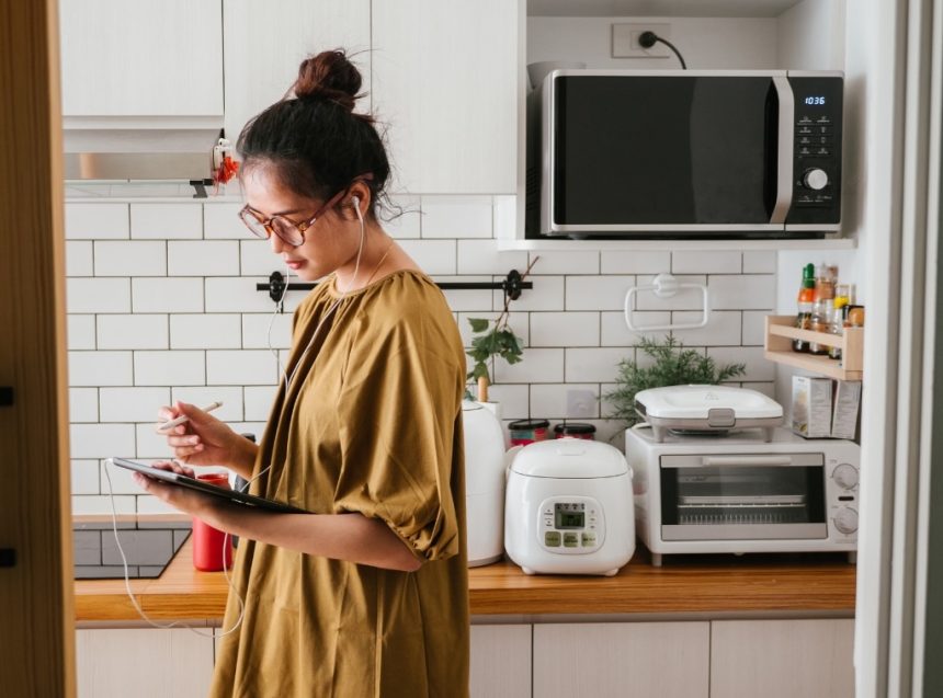 shop_amazon movers shakers kitchen_hero.jpg