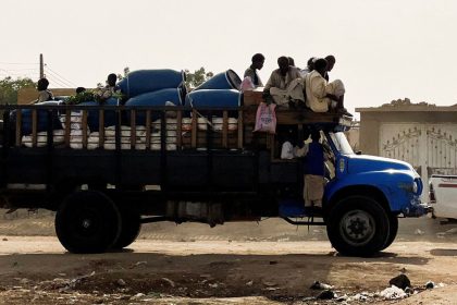 Families flee RSF advances in Sudan's El Gezira state, on Sennar Road in the city of al-Dinder, Sennar state, Sudan, in July 2024.