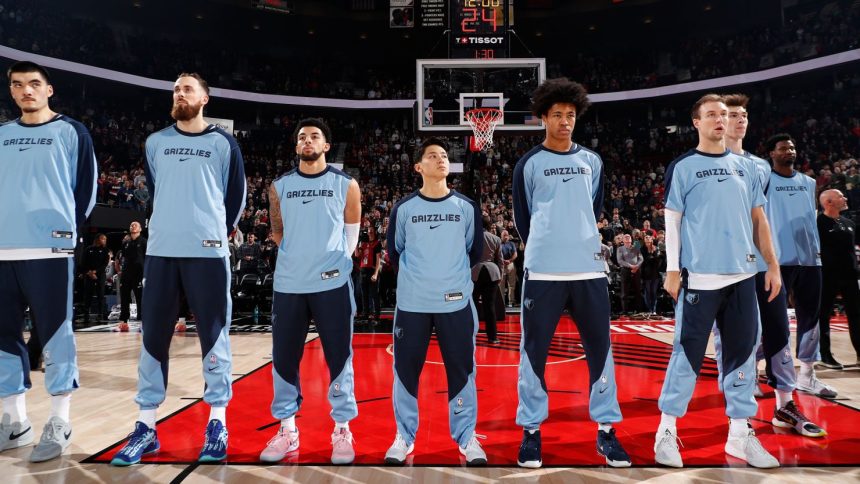 Yuki Kawamura, center, with his Memphis Grizzlies teammates before a game against the Portland Trail Blazers on November 10, 2024.