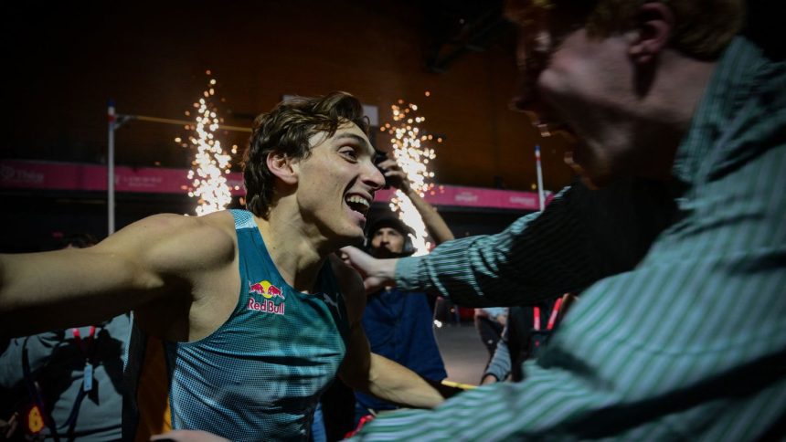 Mondo Duplantis celebrates breaking his own world record for an 11th time.