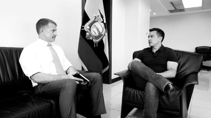 An image of Erik Prince meeting with Ecuadorian President Daniel Noboa shared on Noboa's official X account.