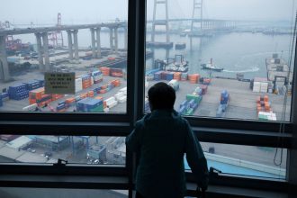 Shipments of cars and steel from South Korea to the US fell 6.5% and 8.7%, respectively, year over year for the first 20 days of April.