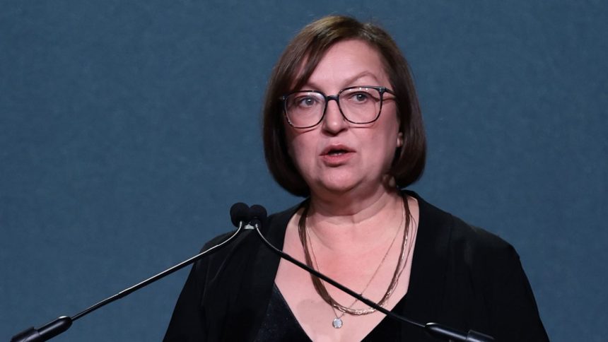 Galina Timchenko accepts the Gwen Ifill Award at the 2022 CPJ International Press Freedom Awards in New York.