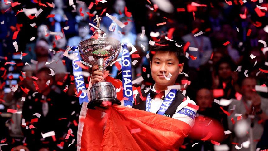 Zhao Xintong holds the Halo World Snooker Championship trophy at the Crucible Theatre on May 5, 2025 in Sheffield, England.