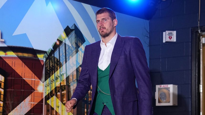 Nikola Jokić arrived at Ball Arena dressed in a Joker-inspired suit.