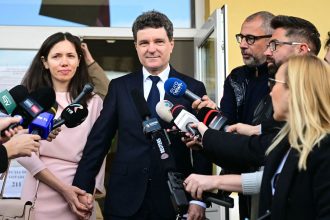 Bucharest Mayor and independent presidential candidate Nicusor Dan and his wife Mirabela Gradinaru are seen after voting at a polling station in Fagaras, central Romania on May 18, 2025.