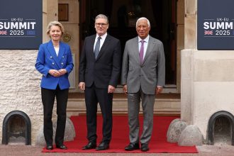 European Commission President Ursula von der Leyen (left), British Prime Minister Keir Starmer (center) and European Council President Antonio Costa (right) pictured at the UK-EU Summit in London on May 19, 2025.