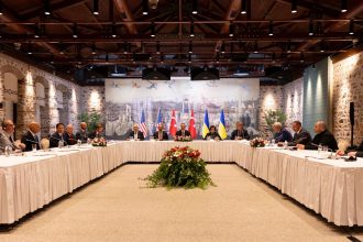 The Turkish, Ukrainian, and US delegations meet at the Dolmabahce Palace in Istanbul on May 16.