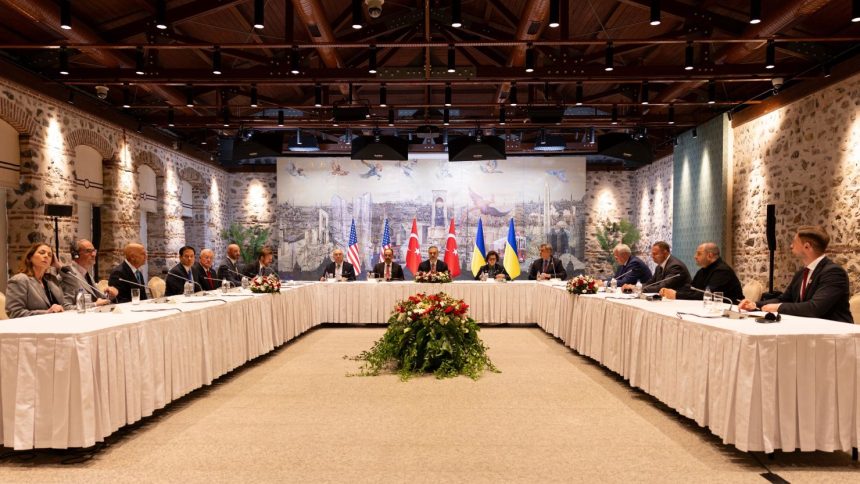The Turkish, Ukrainian, and US delegations meet at the Dolmabahce Palace in Istanbul on May 16.