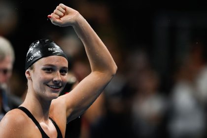 Summer Mcintosh broke another world record at the Canadian Swimming Trials on Monday, this time in the 200m individual medley.