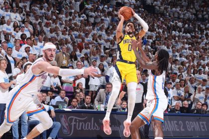 Tyrese Haliburton #0 of the Indiana Pacers scores the game-winning basket during the game against the Oklahoma City Thunder.